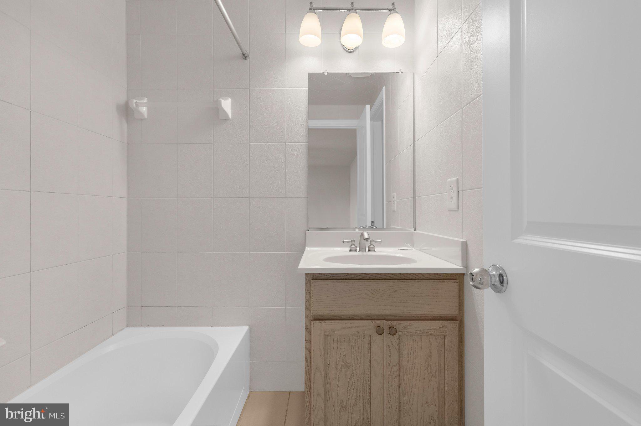 ELIZABETHS LANDING - Residential