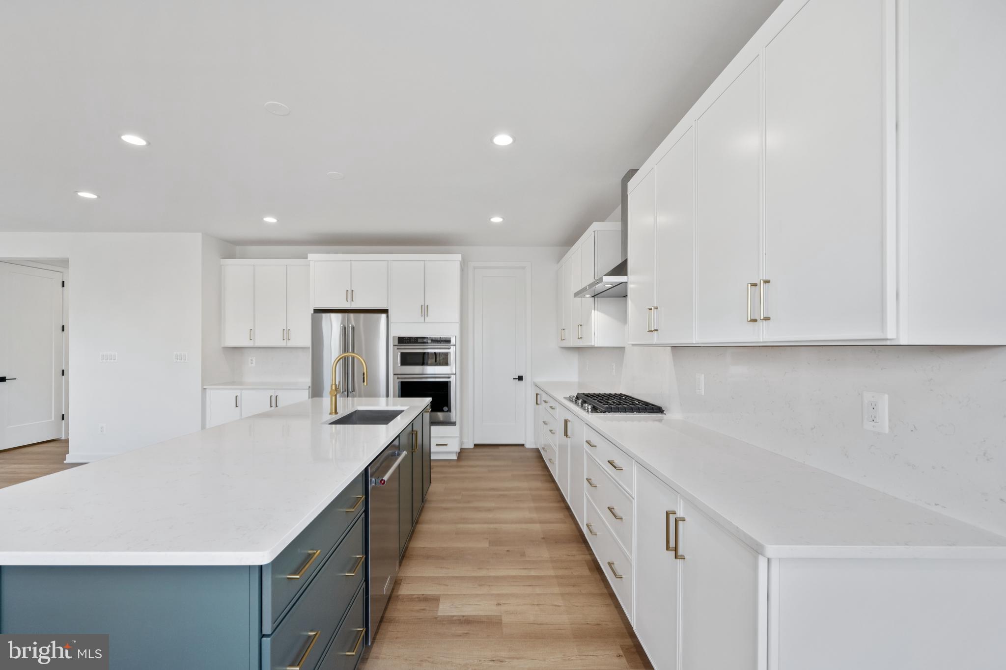PARKSIDE VILLAGE - Residential