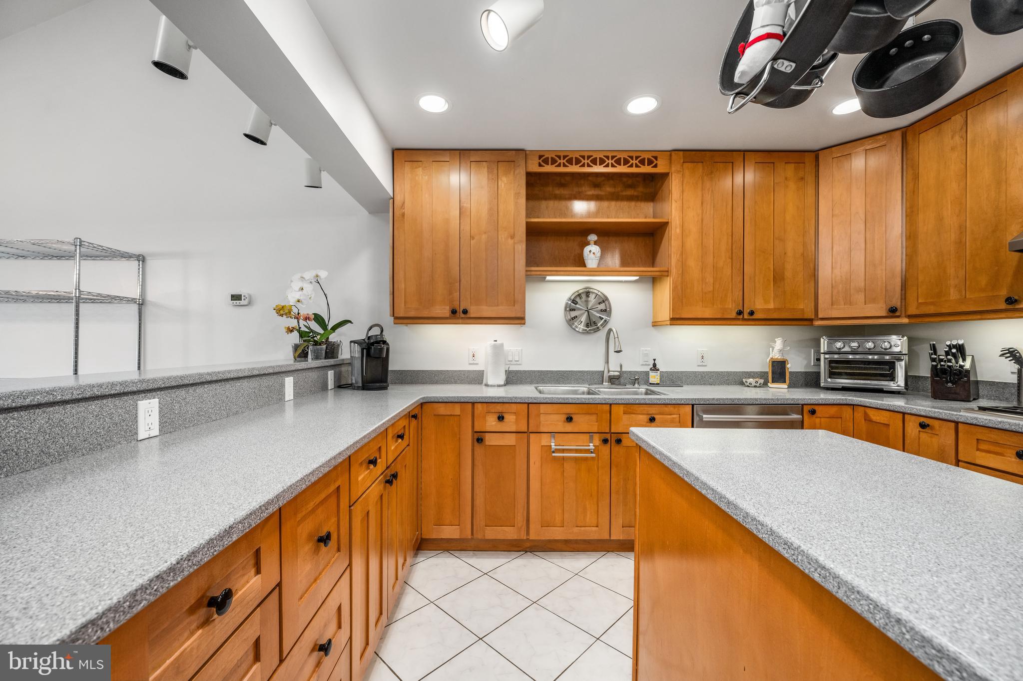 NORTH SPRINGFIELD - Residential