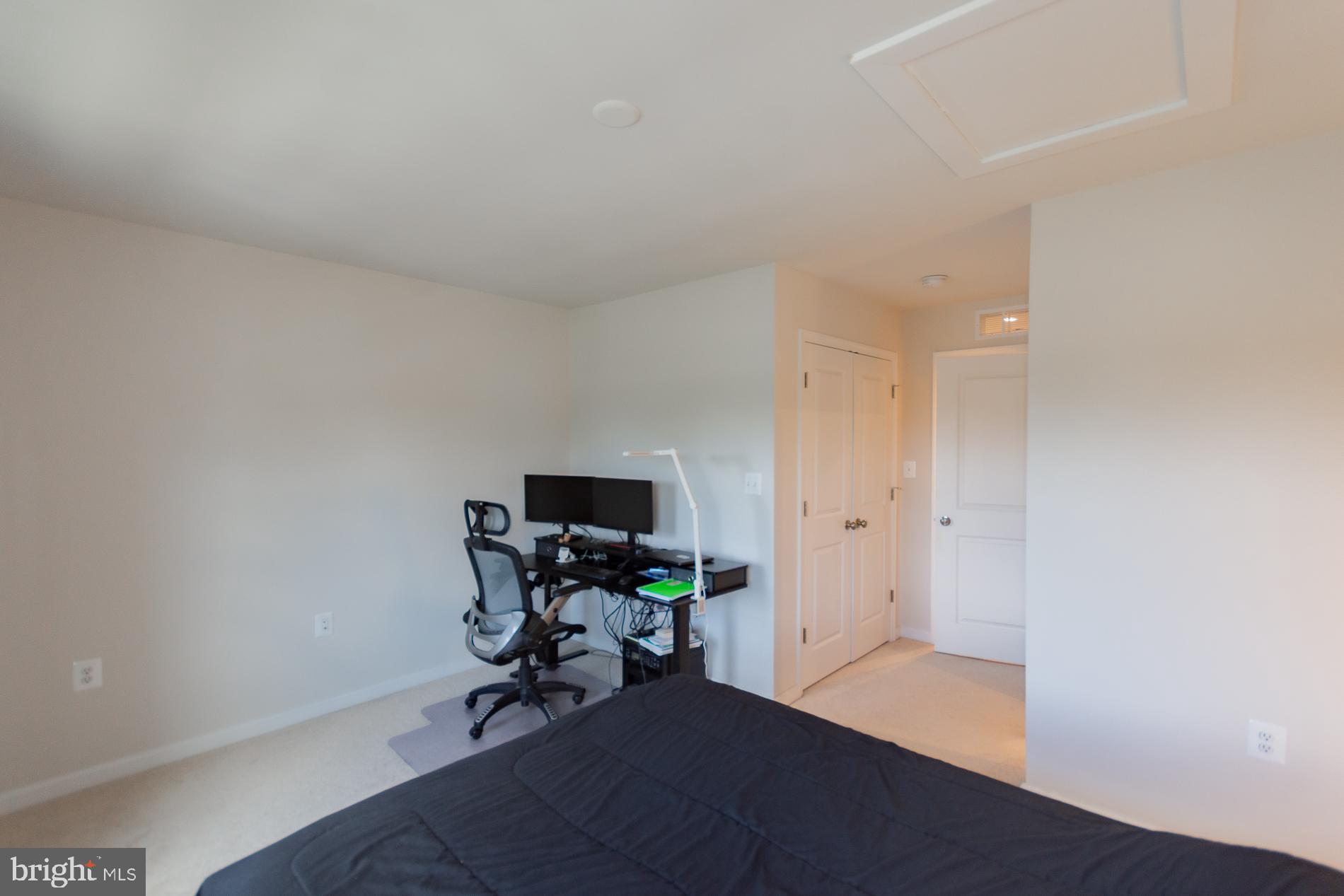 PRESIDENTS POINTE - Residential