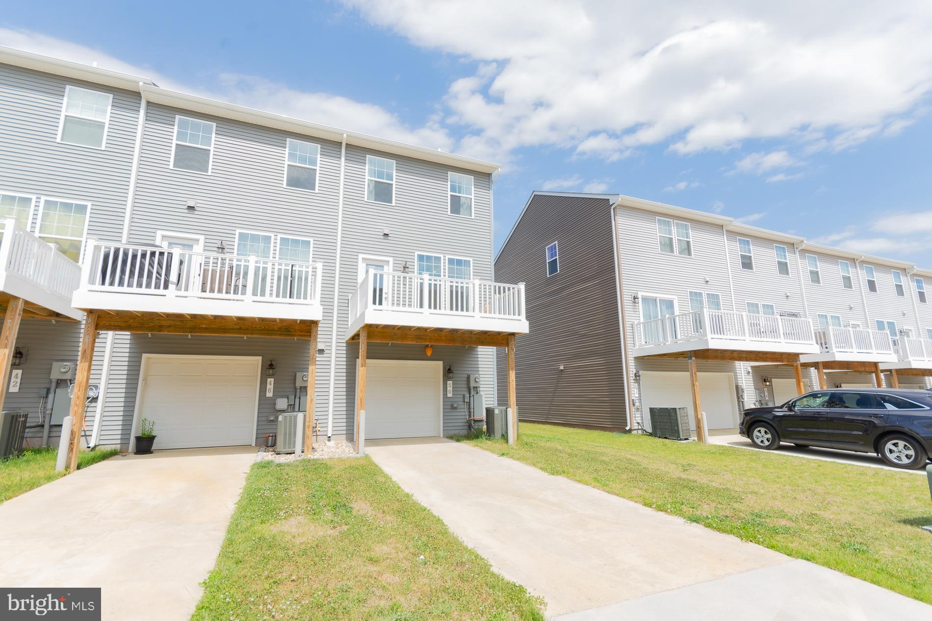 PRESIDENTS POINTE - Residential