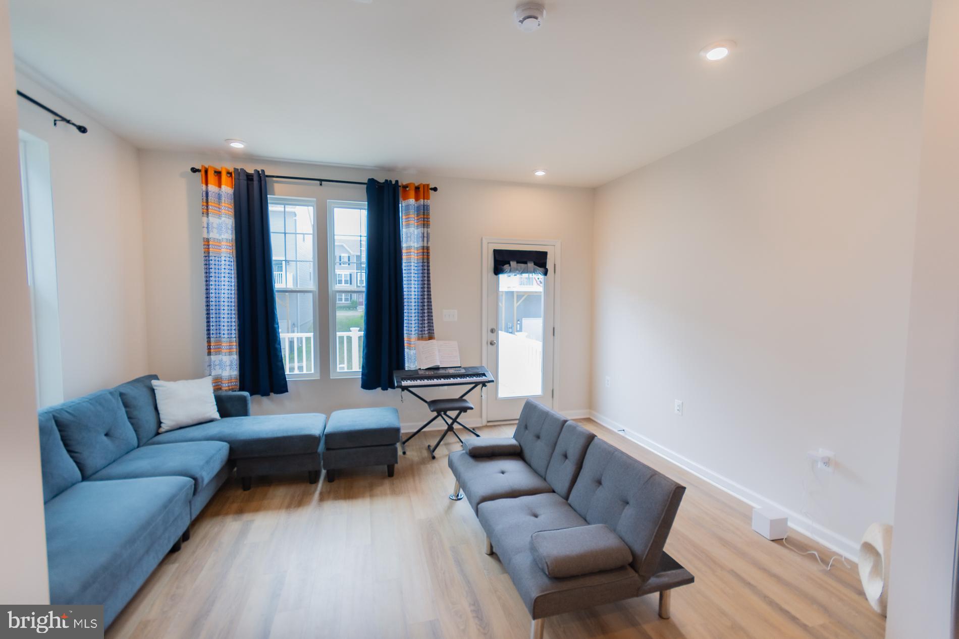 PRESIDENTS POINTE - Residential