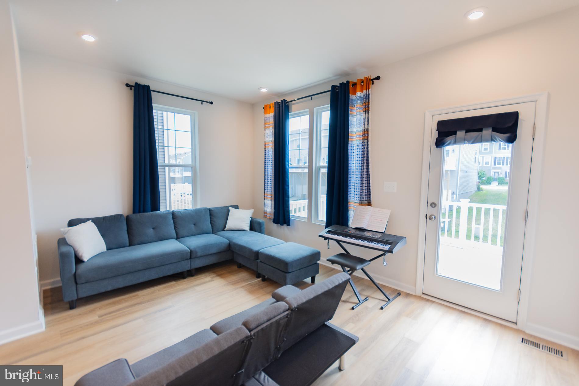 PRESIDENTS POINTE - Residential
