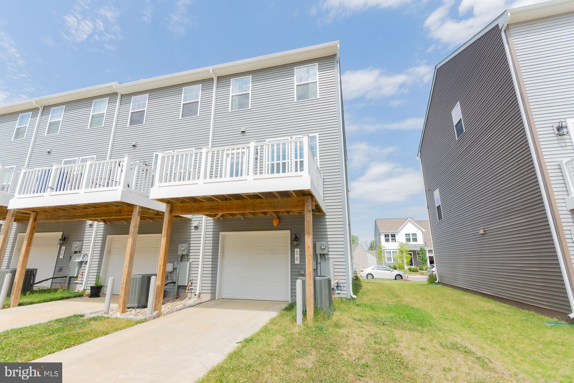 PRESIDENTS POINTE - Residential