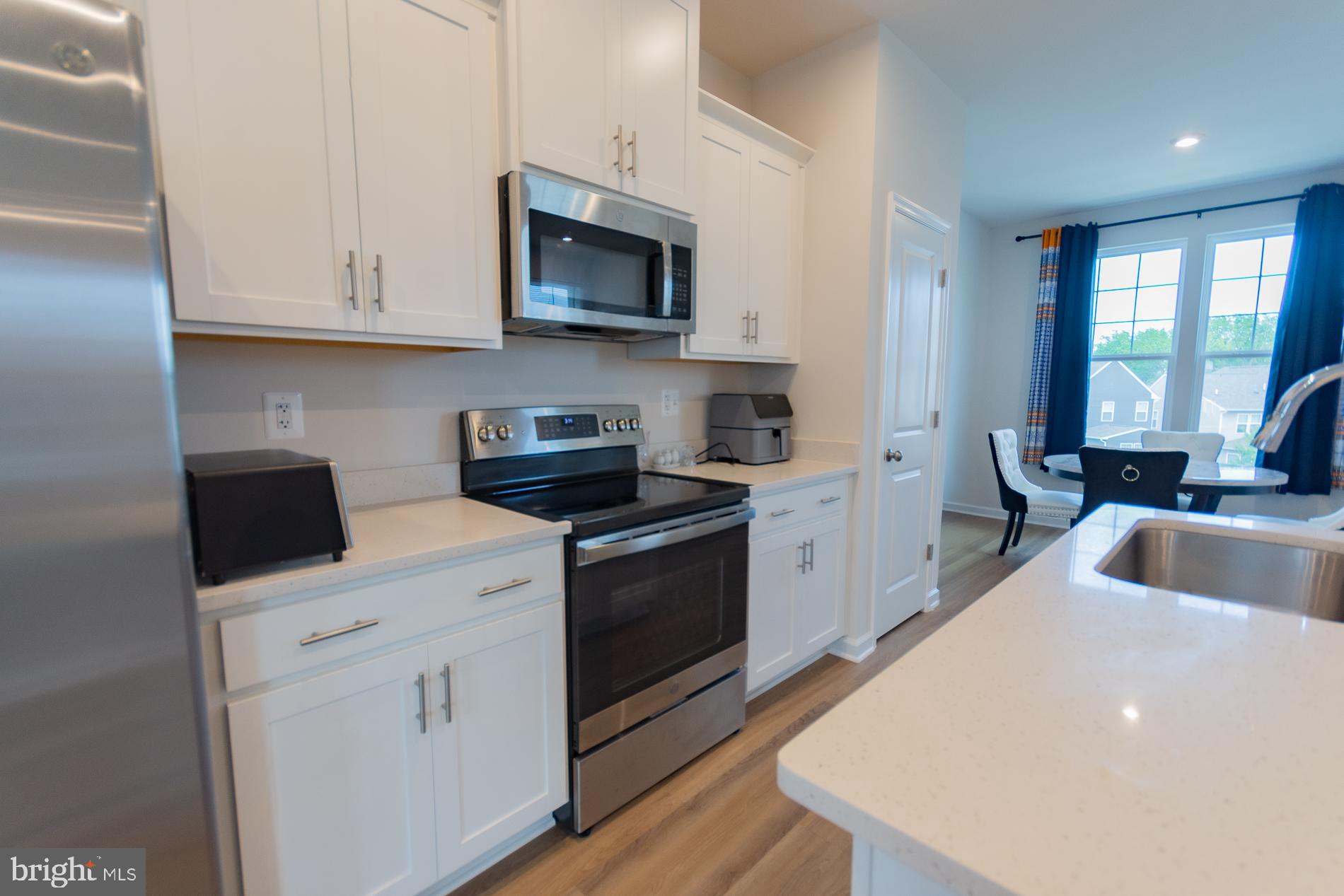 PRESIDENTS POINTE - Residential