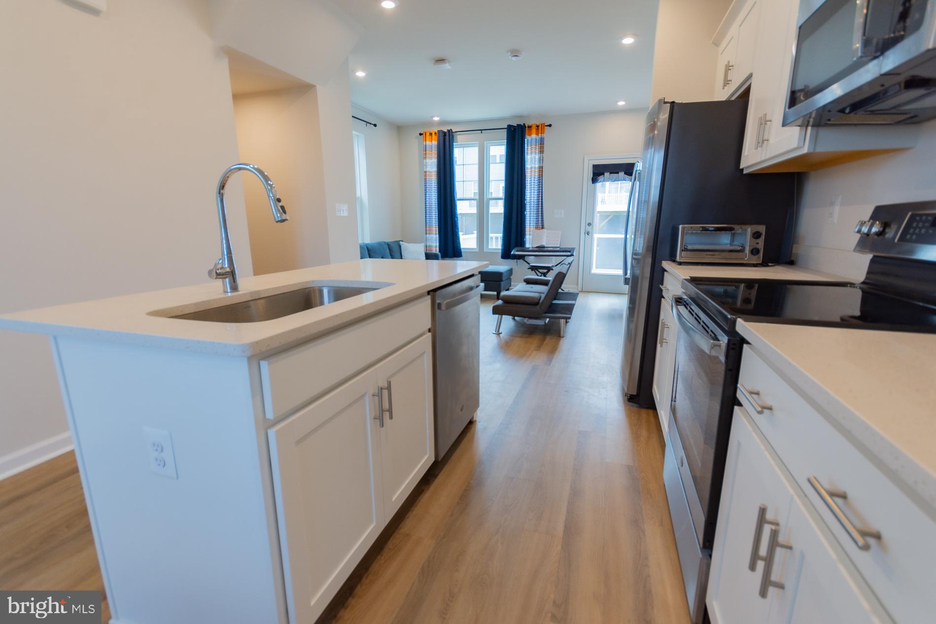 PRESIDENTS POINTE - Residential