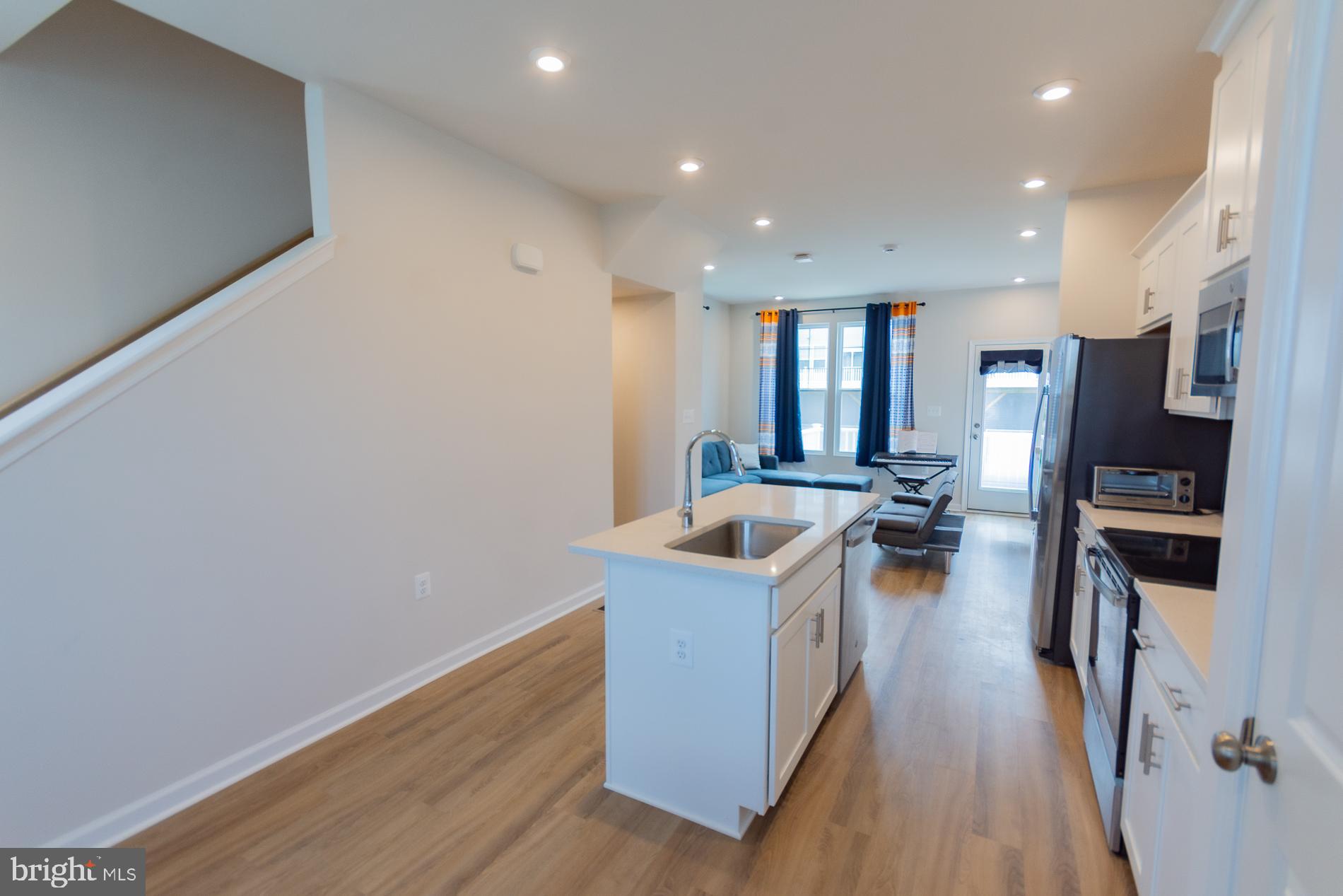PRESIDENTS POINTE - Residential