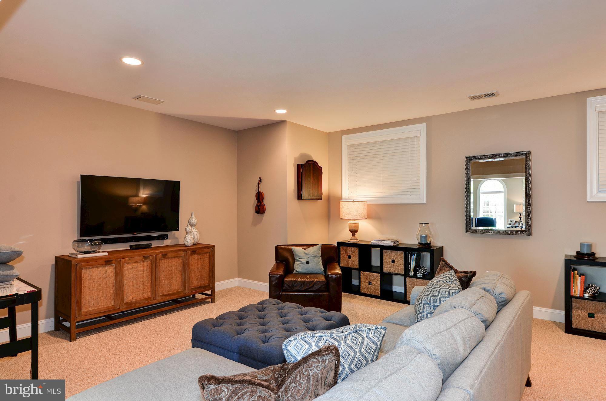 BROYHILL HILLS - Residential