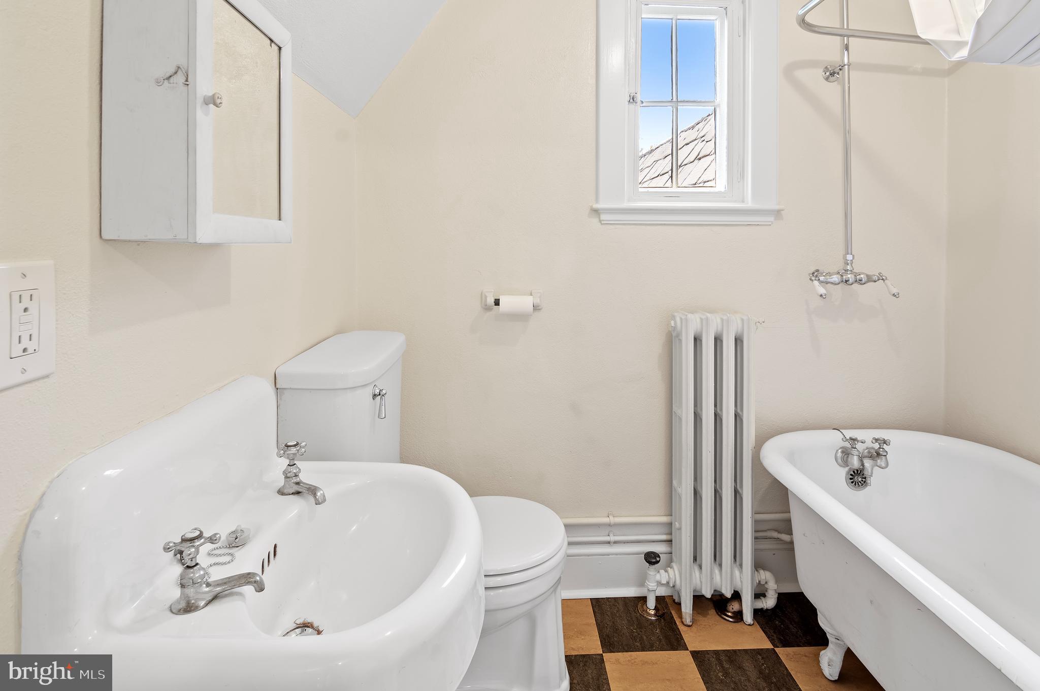 DUMBARTON - Residential Lease