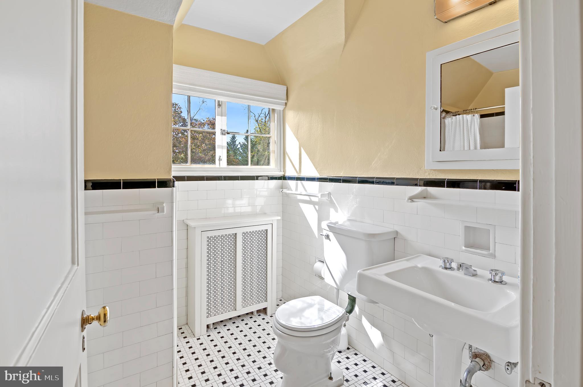 DUMBARTON - Residential Lease