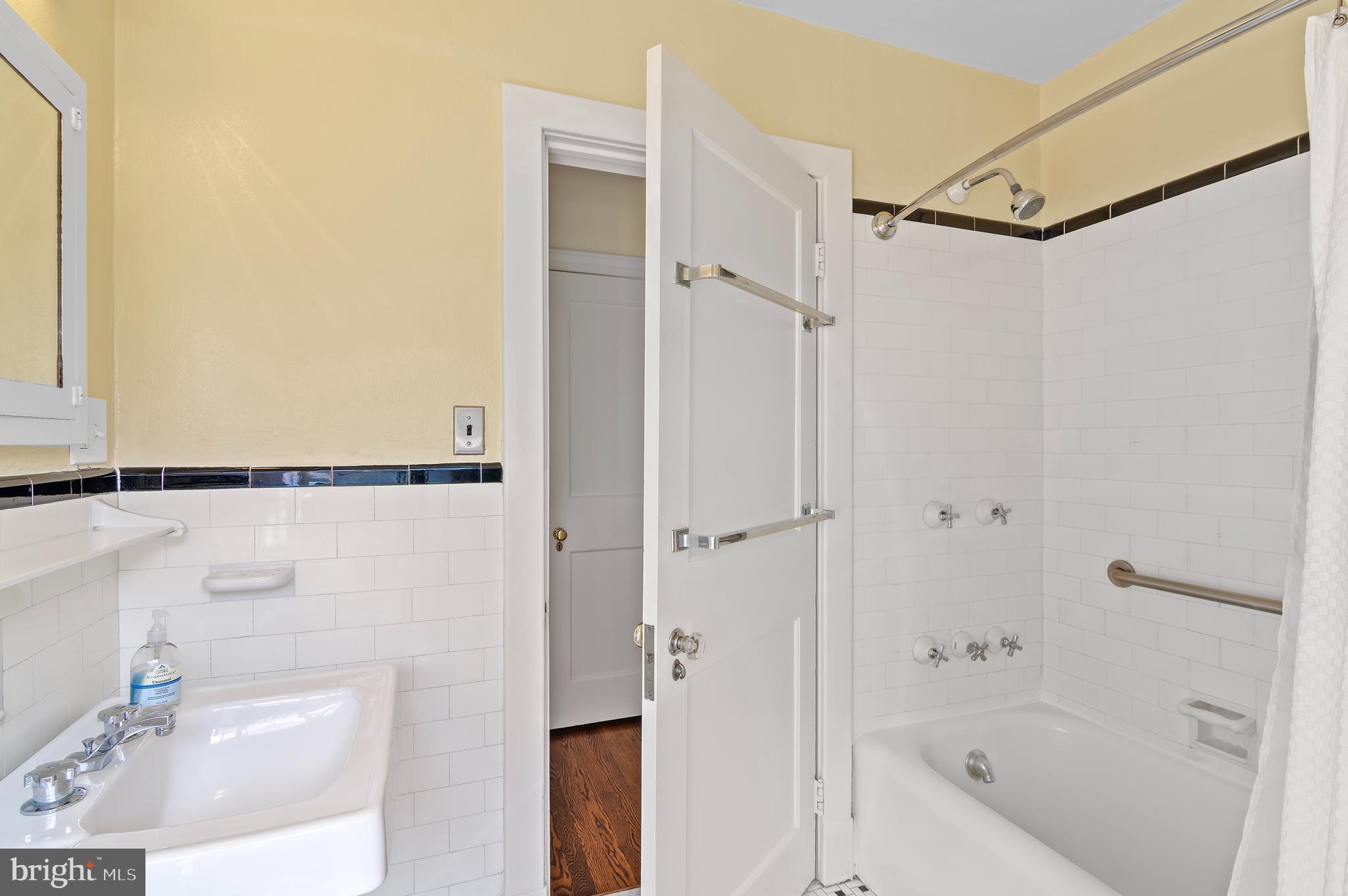 DUMBARTON - Residential Lease