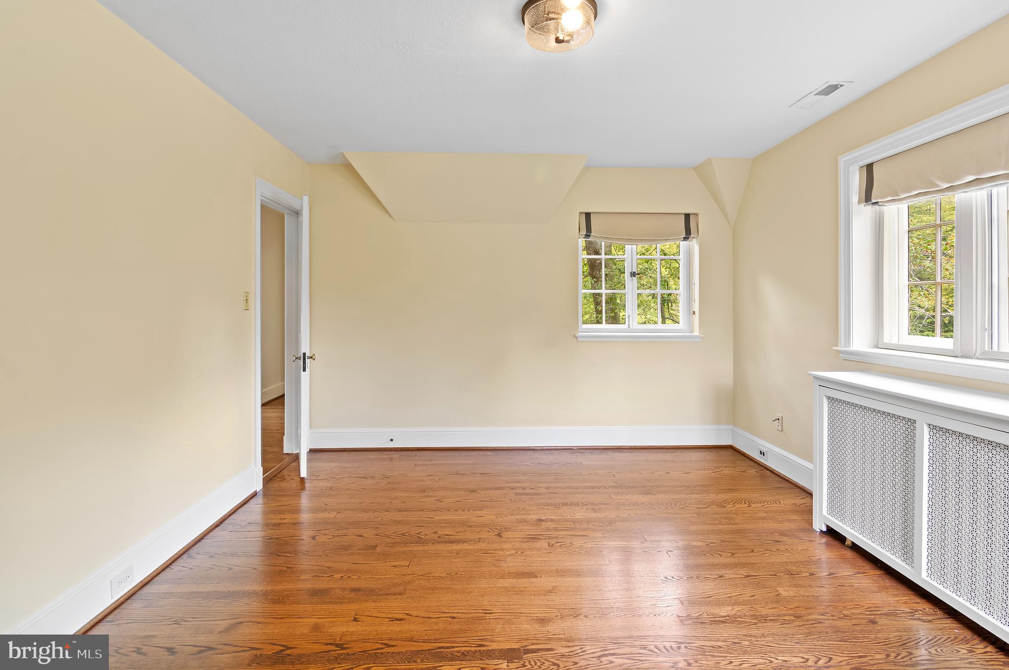 DUMBARTON - Residential Lease