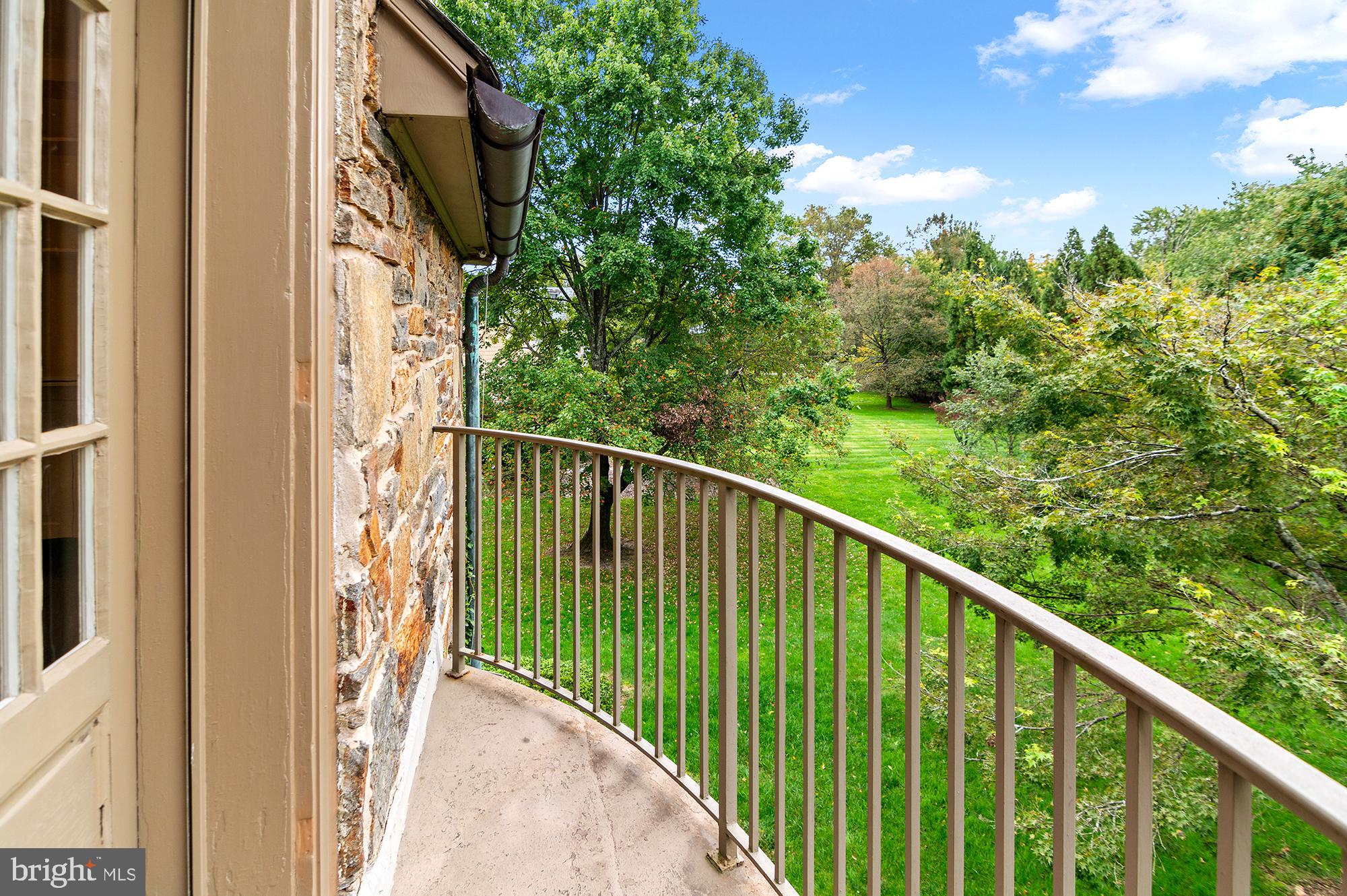 DUMBARTON - Residential Lease