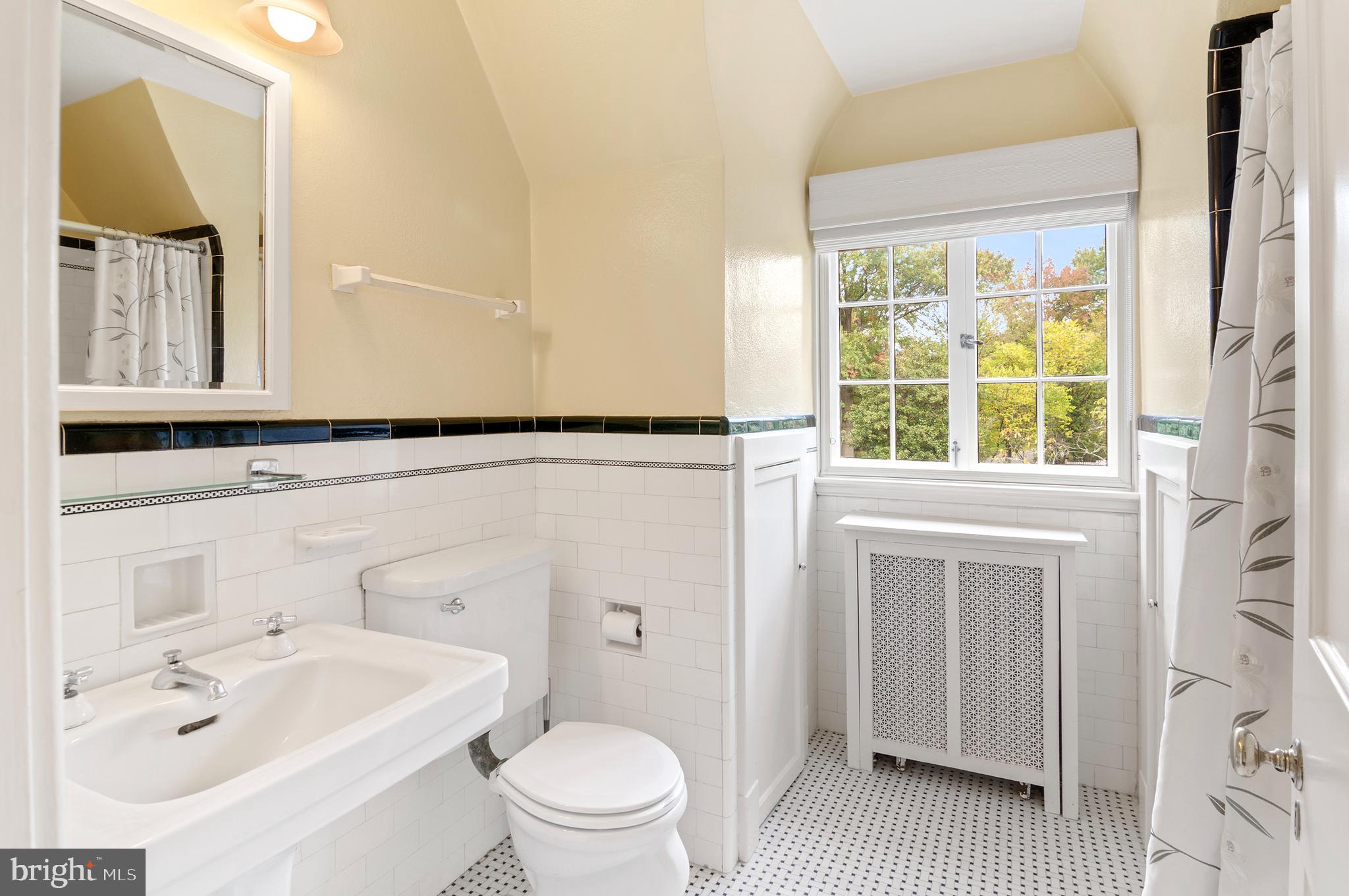 DUMBARTON - Residential Lease