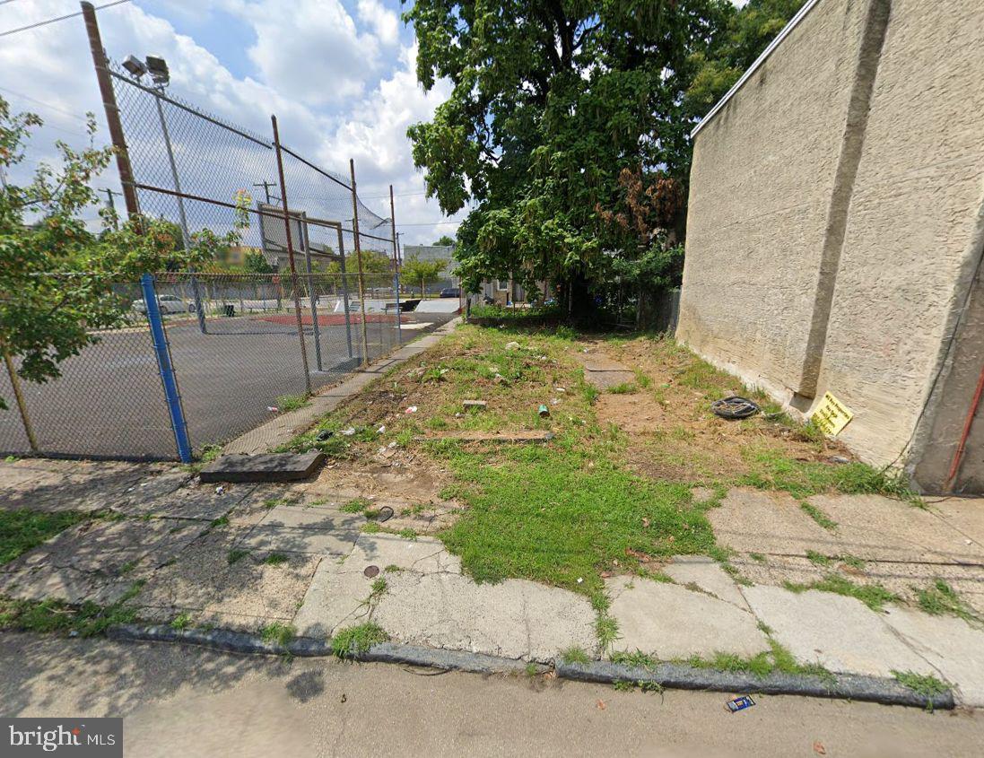 PHILADELPHIA (NORTH) - Land