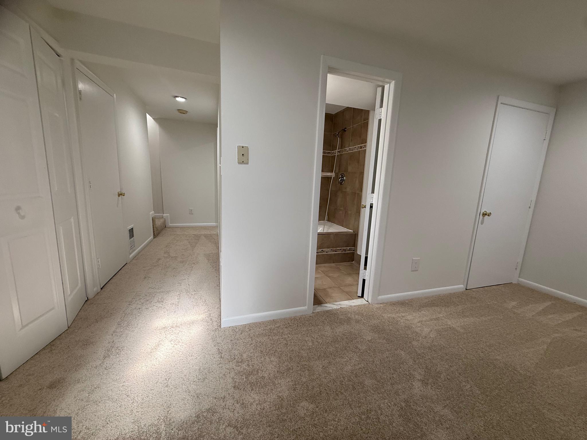 LONDON TOWNE - Residential