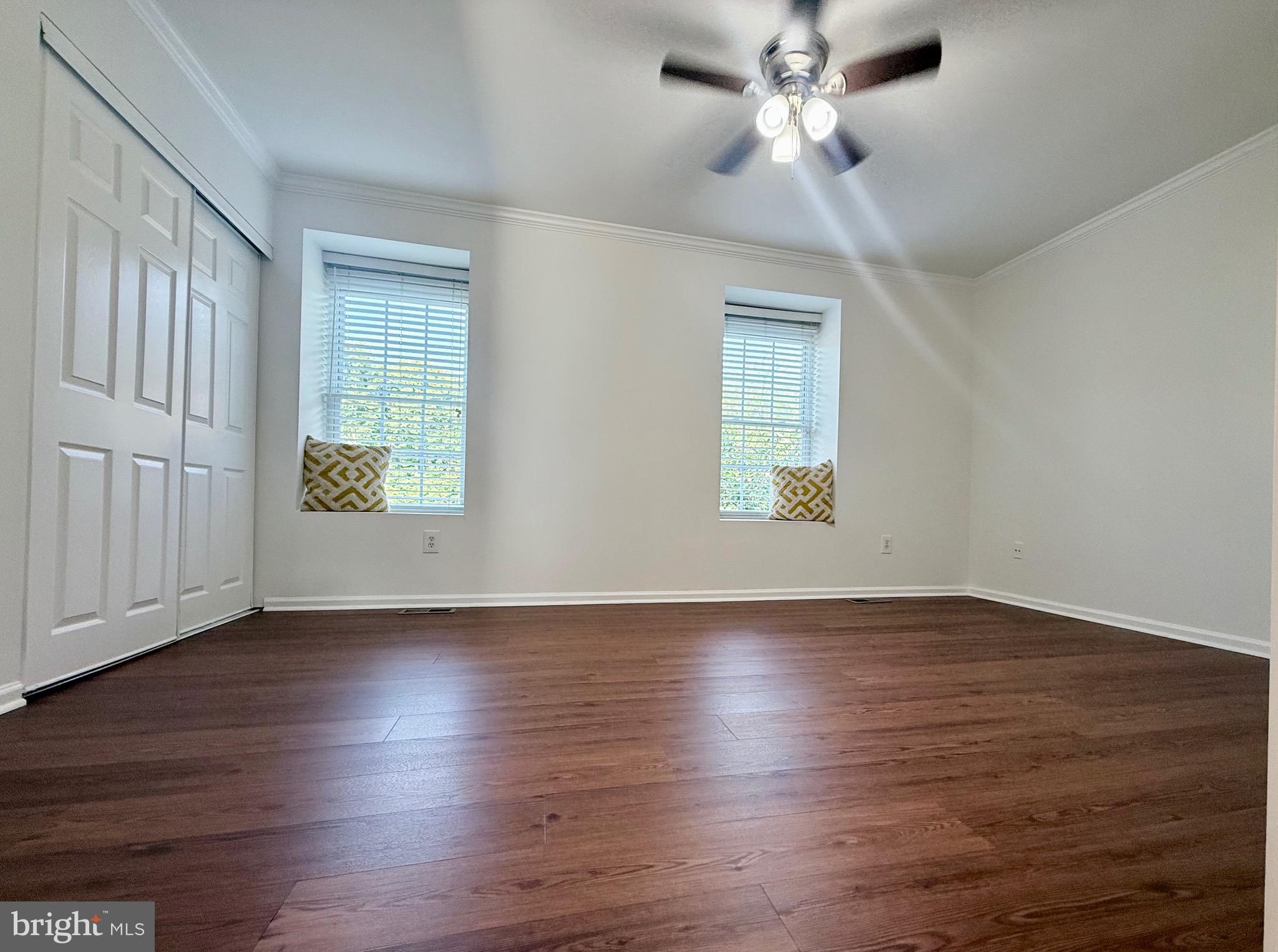 LONDON TOWNE - Residential