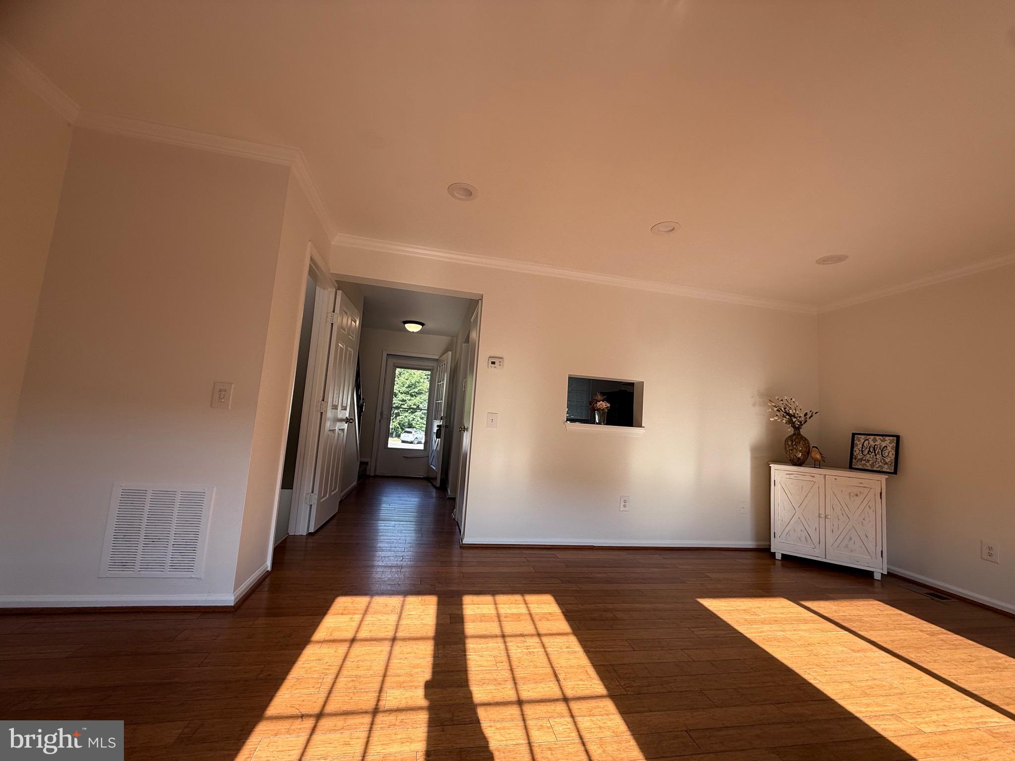 LONDON TOWNE - Residential