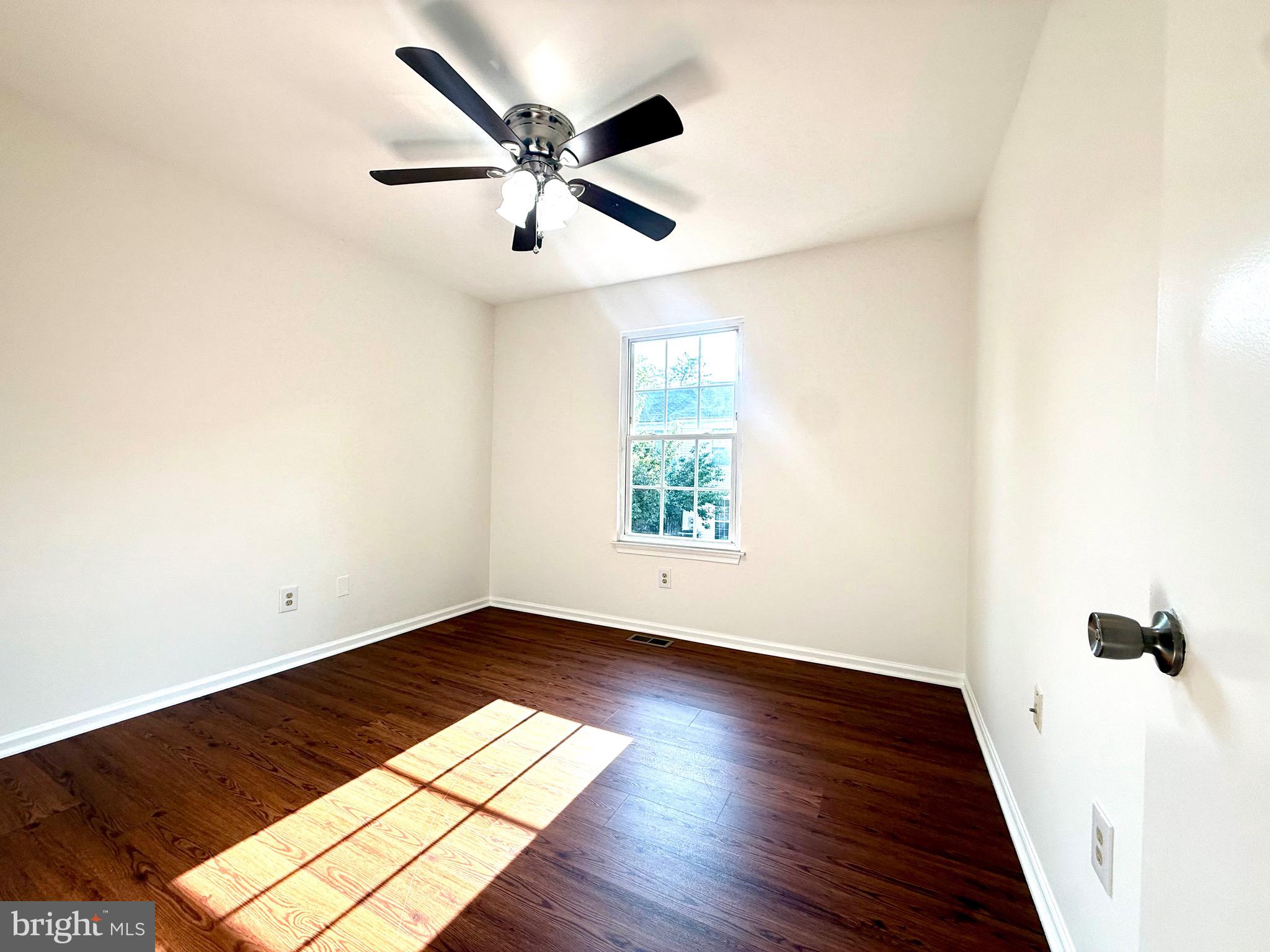LONDON TOWNE - Residential