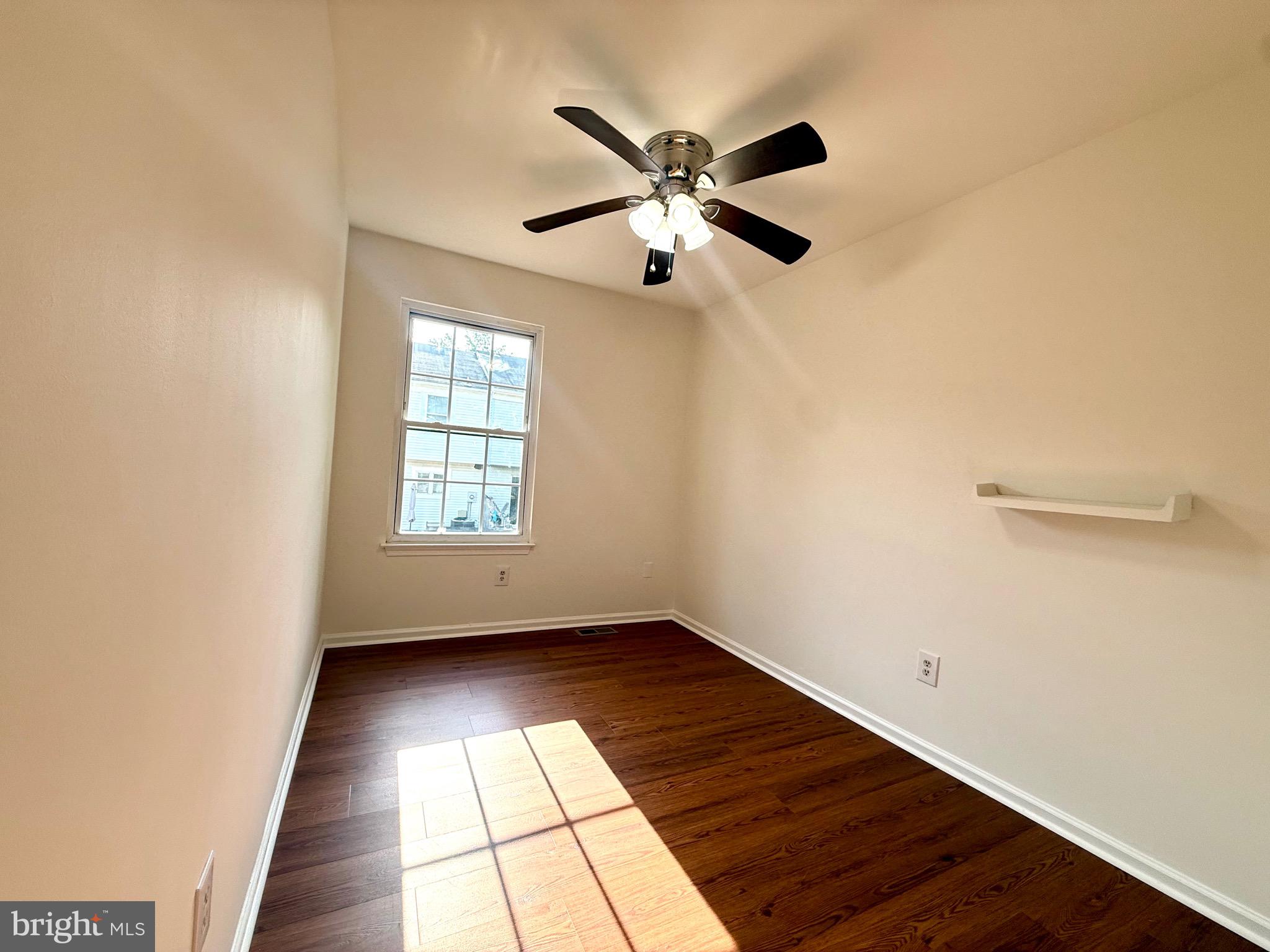 LONDON TOWNE - Residential