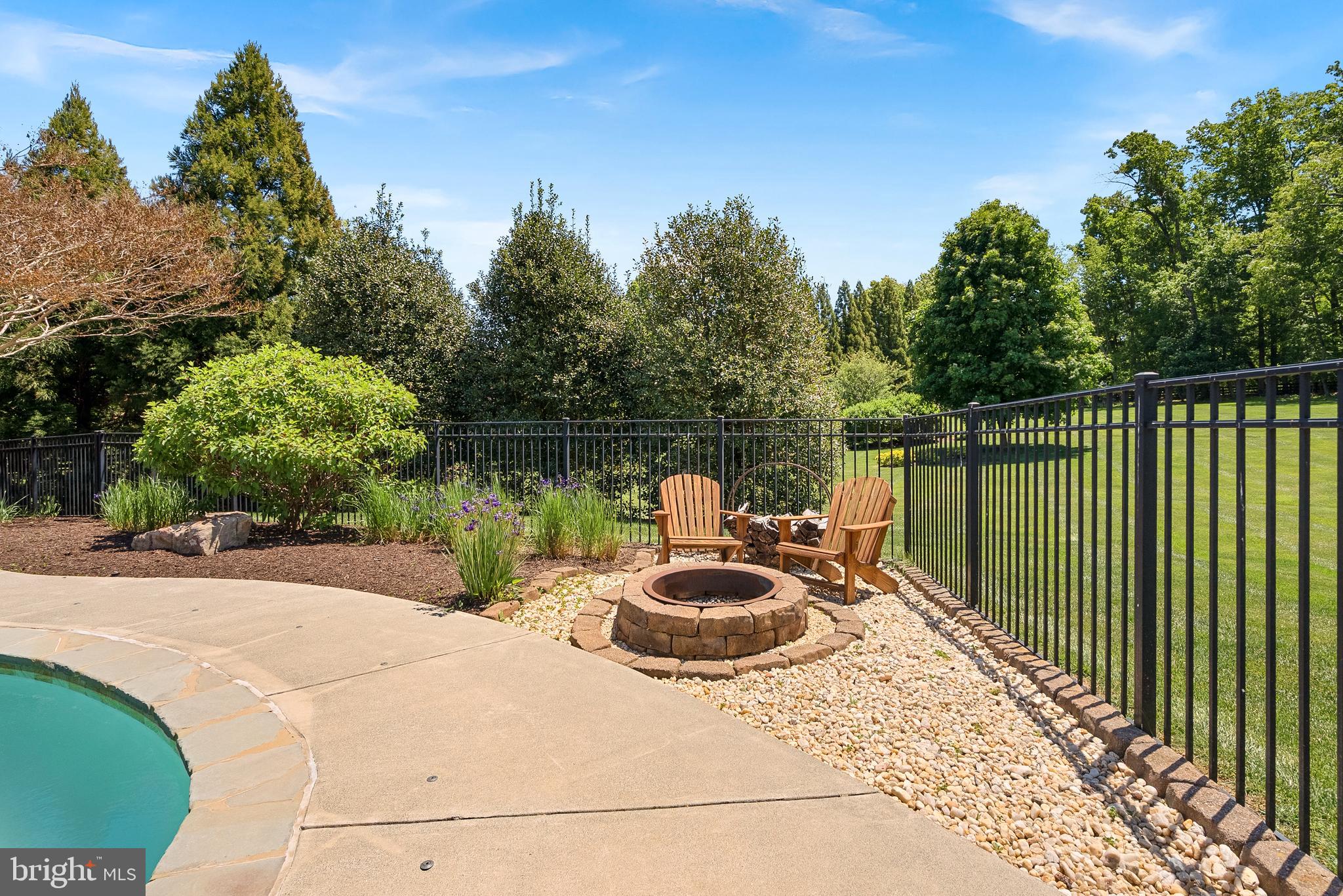 LONG ACRES - Residential