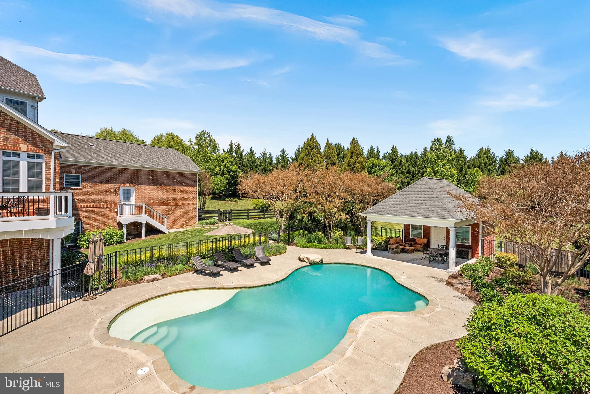 LONG ACRES - Residential