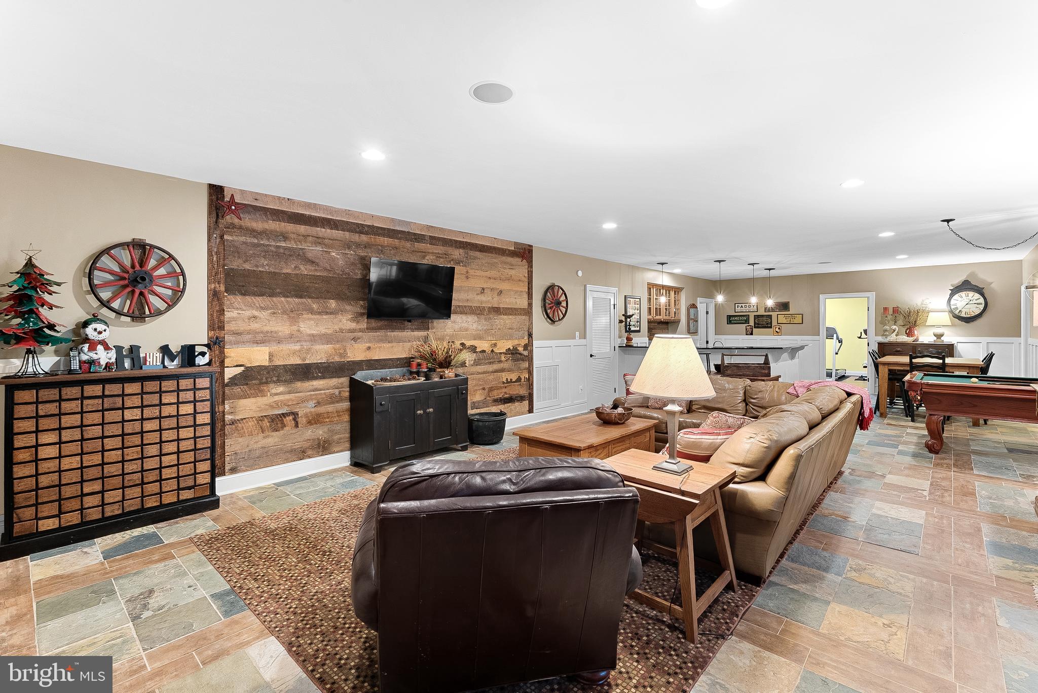 LONG ACRES - Residential