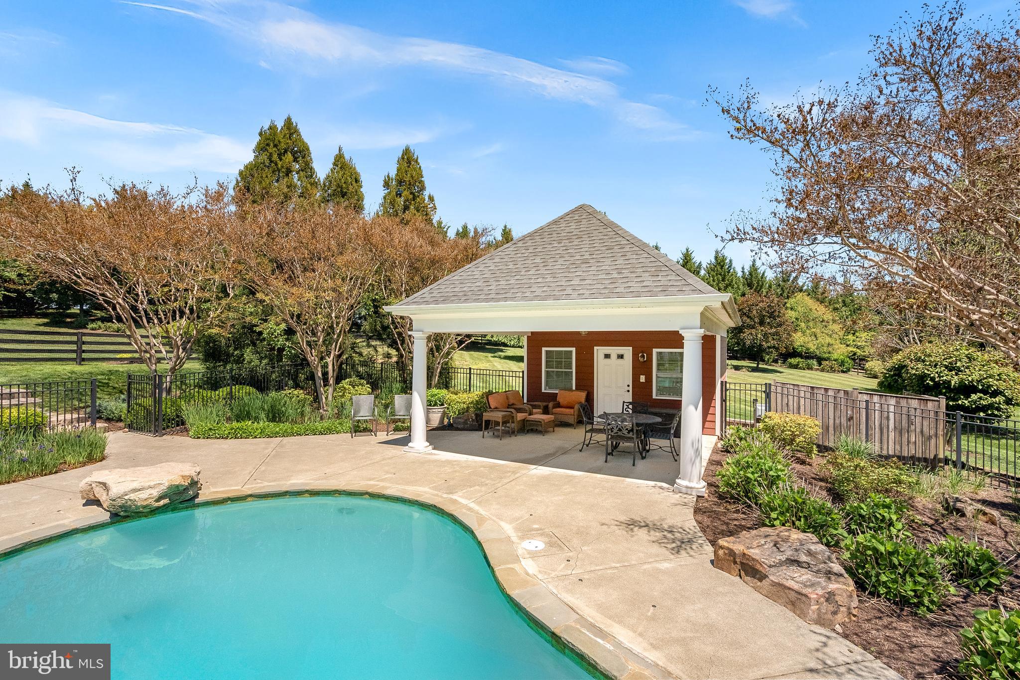 LONG ACRES - Residential