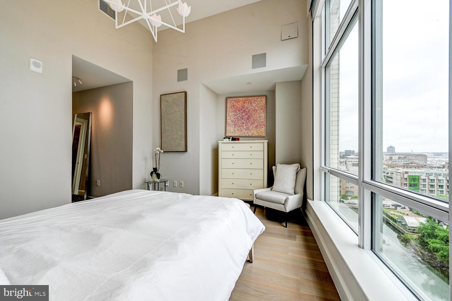 HARBOR EAST - Residential
