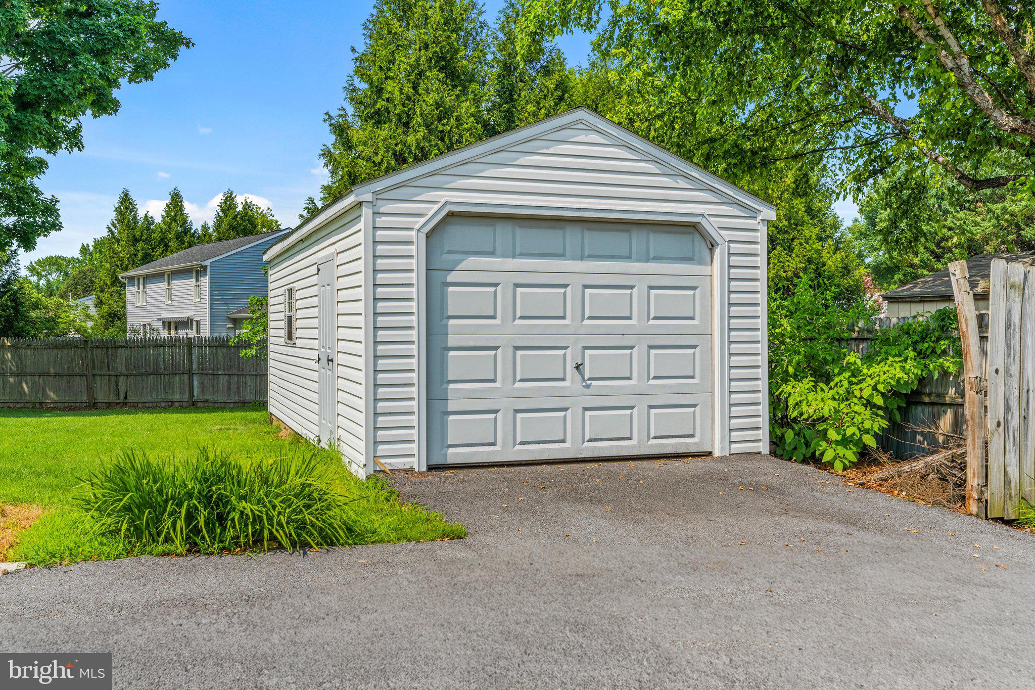 GLADE MANOR - Residential