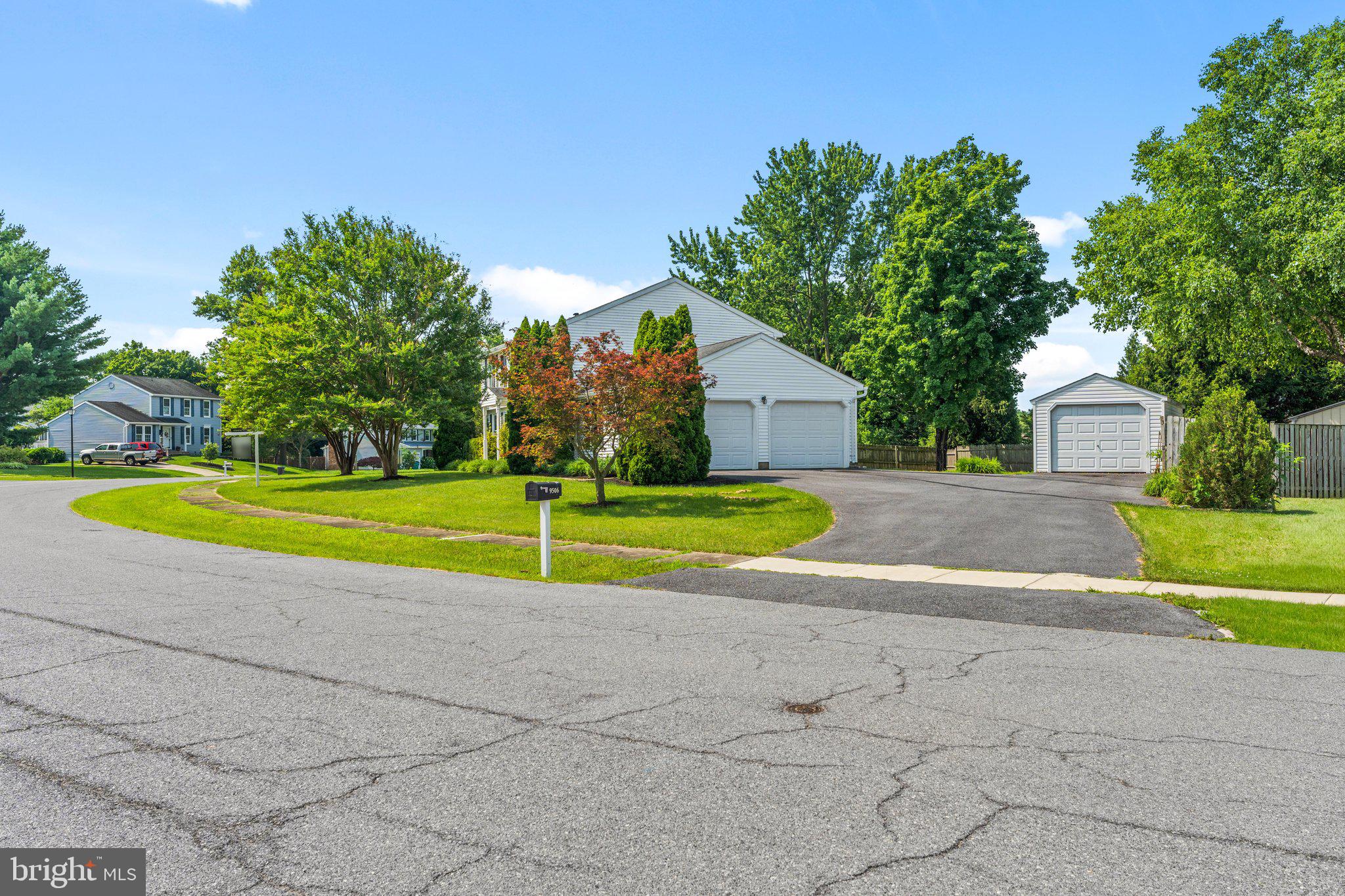 GLADE MANOR - Residential