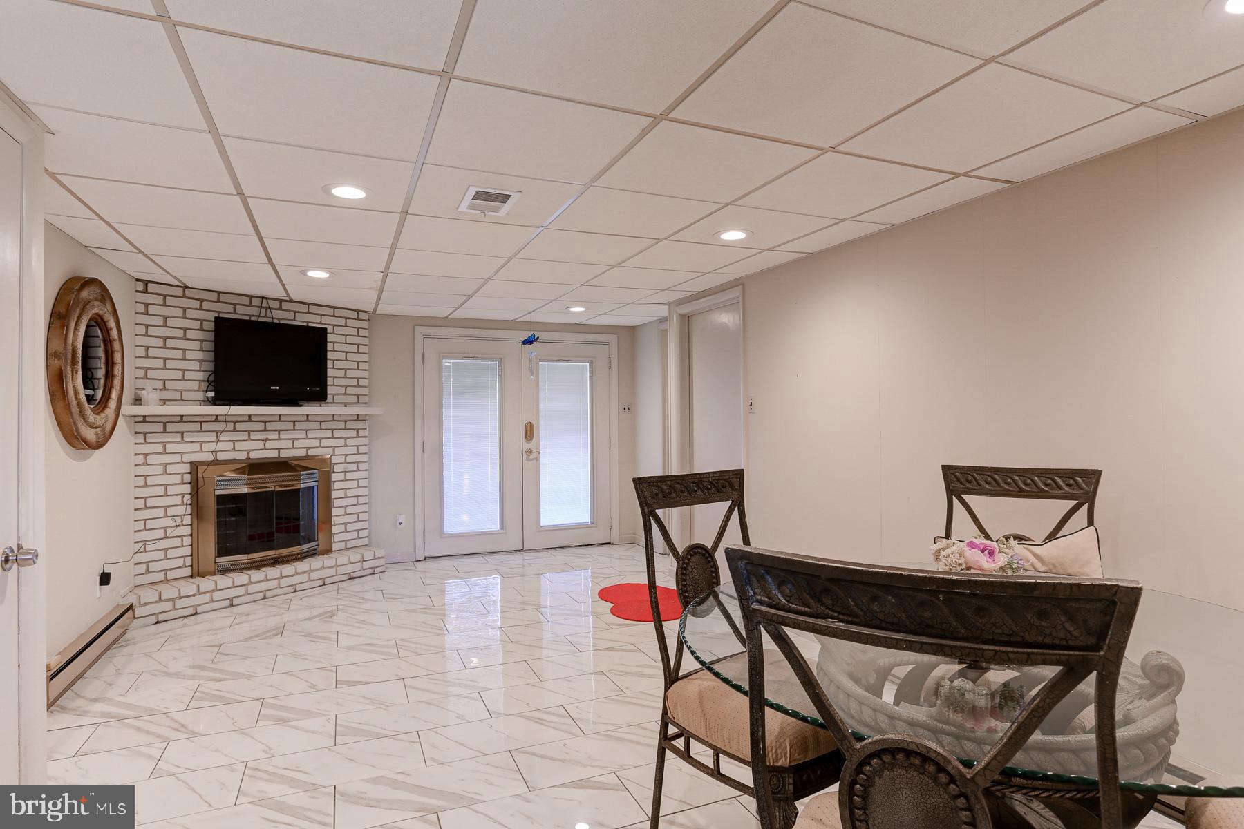 SHIREMAN MANOR - Residential