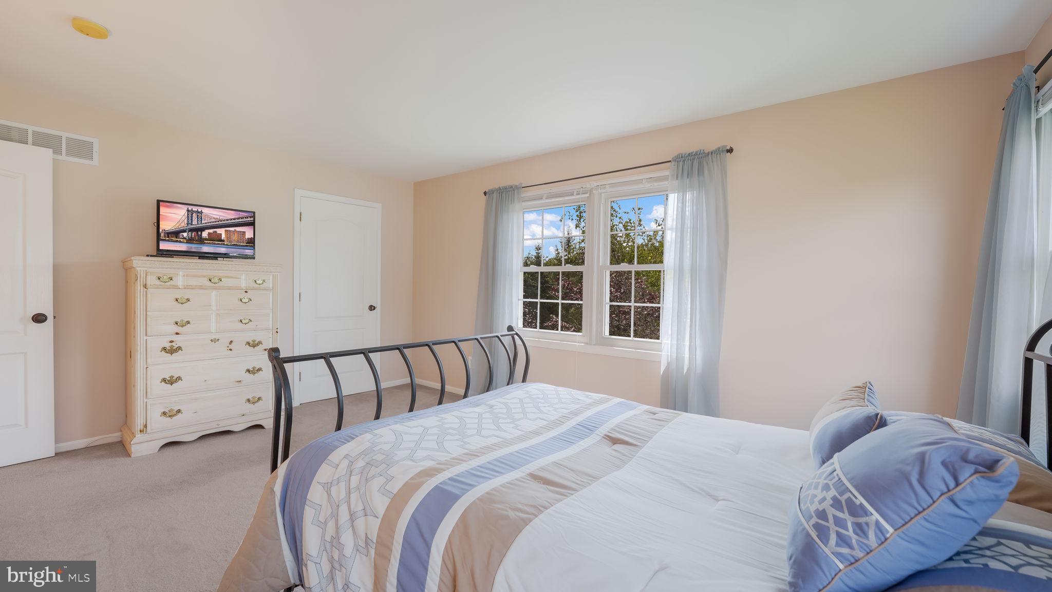NORTHAMPTON CROSSG - Residential