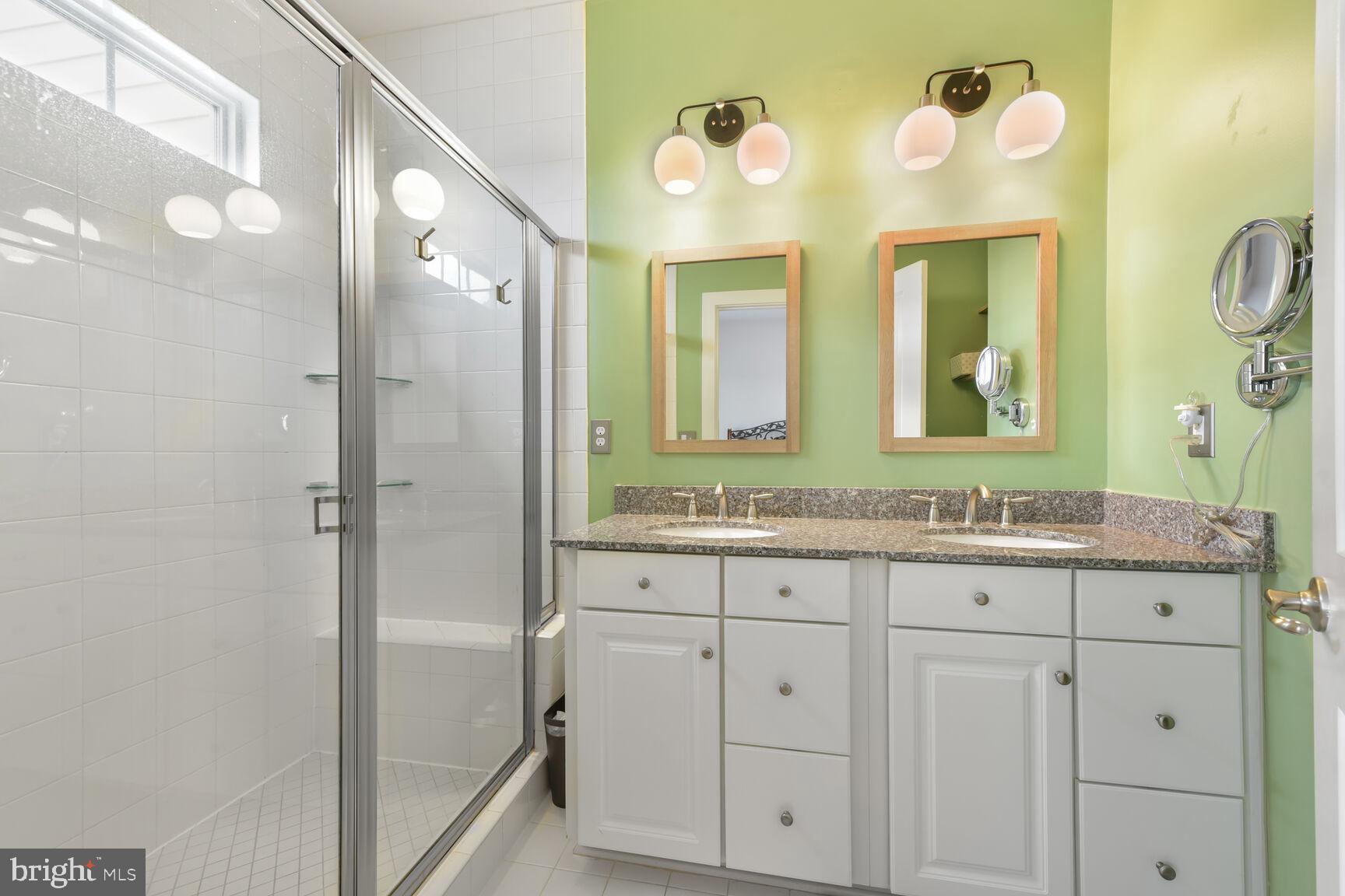 ONE LOUDOUN - Residential