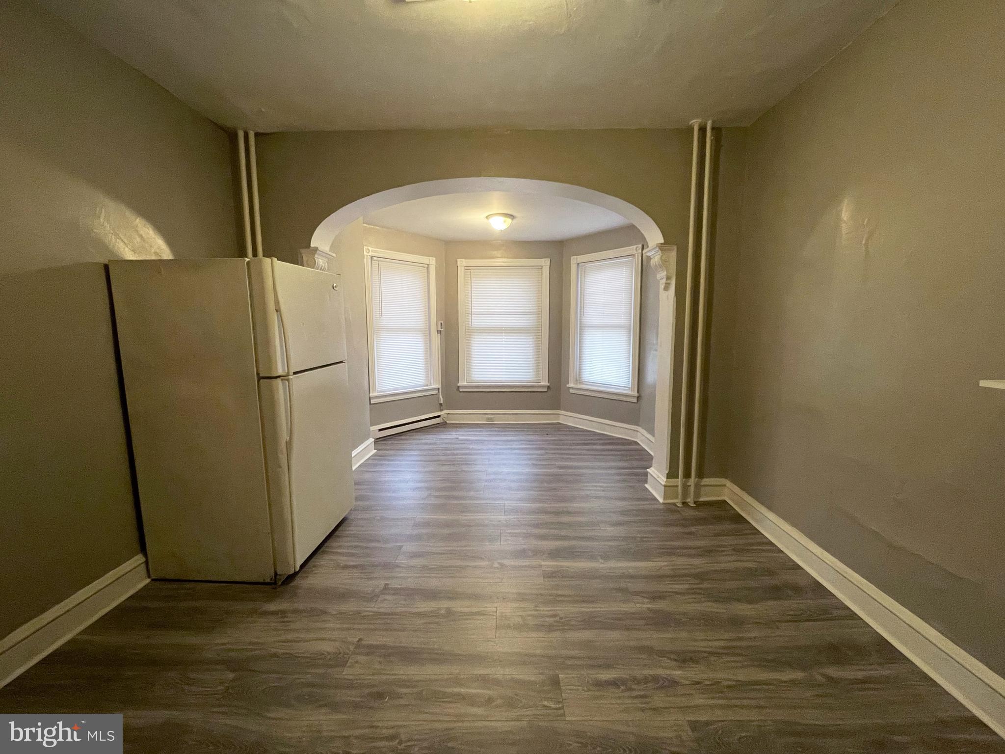 Welcome to this spacious 1 bedroon 1bathroom apartment, available in the Frankford area, ready for a new renter.
This unit is steps away from Jefferson Frankford Hospital, a 2-minute walk from the Frankford Transportation Center. This unit is within close proximity to stores, shops, and restaurants, and within minutes from major highways.  Housing Choice Vouchers are welcome. Schedule to see now and submit an application today. Your new home awaits you.
