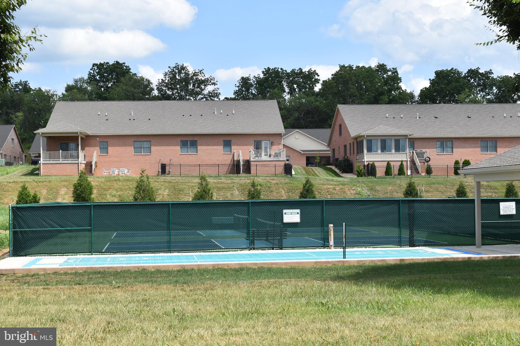 EMERALD POINTE - Residential