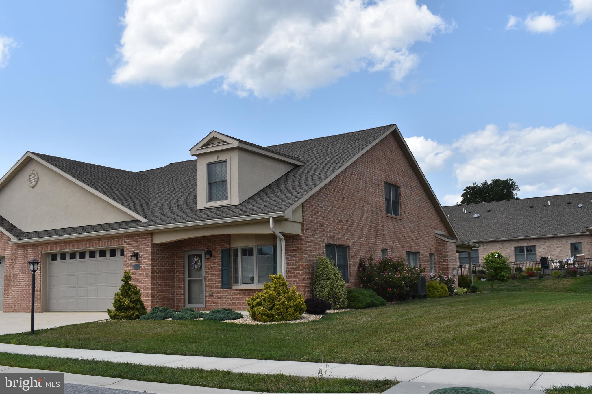 EMERALD POINTE - Residential
