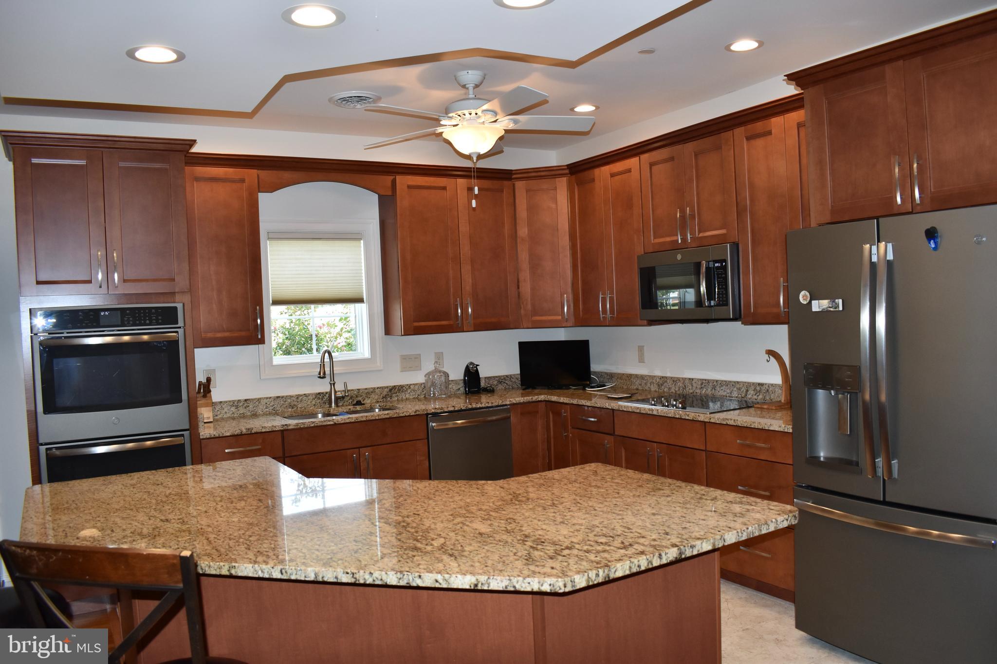 EMERALD POINTE - Residential