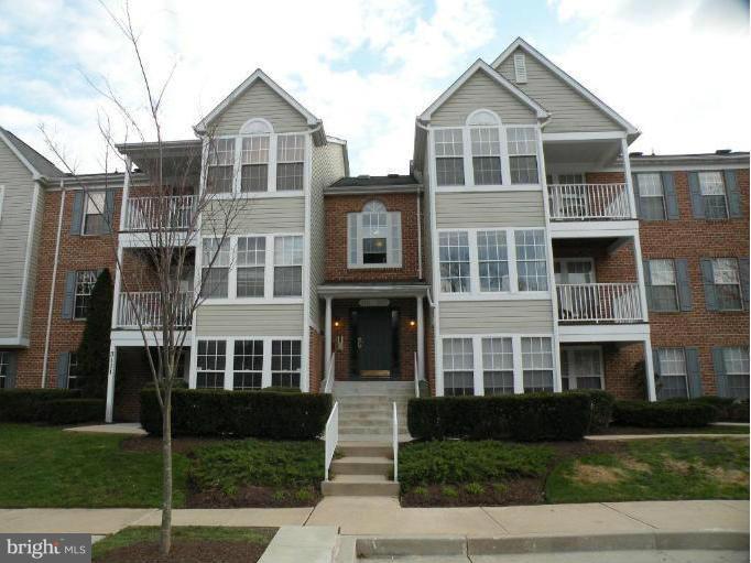 Charming, light-filled garden level condo w/ dramatic Sun Room leading to a rear lovely patio. The home has many updates & features: cook's kitchen w/ SS appliances & granite counter tops, large inviting living area w/ built-in entertainment center & 42" flat screen TV, Master Bedroom Suite w/ walk-in closet, new bathroom vanities, good closet space, in-unit stacked washer & dryer, ample parking.
