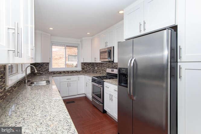 PORT RICHMOND - Residential