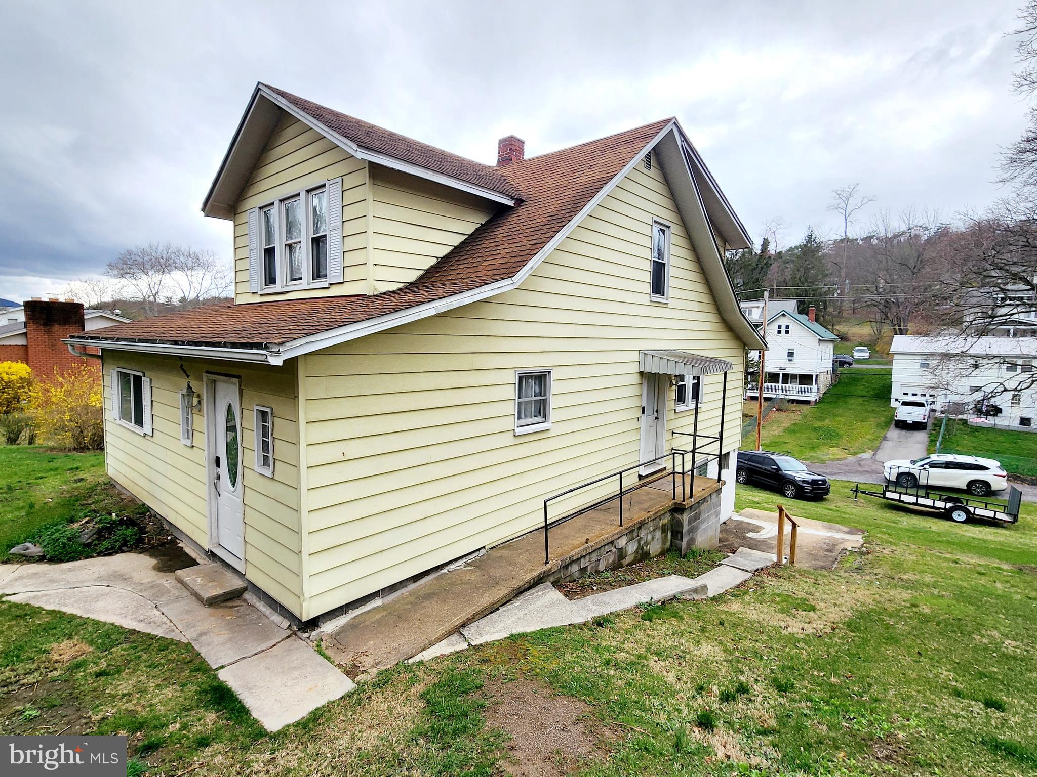 This gorgeous 2 bedroom 2 full bathroom home features an updated kitchen and bathrooms, spacious living room, separate dining room and newly finished den/office space on the main level (currently used as a 3rd bedroom). Newer water heater and garage door opener are part of the recent updates. Let's check it out!