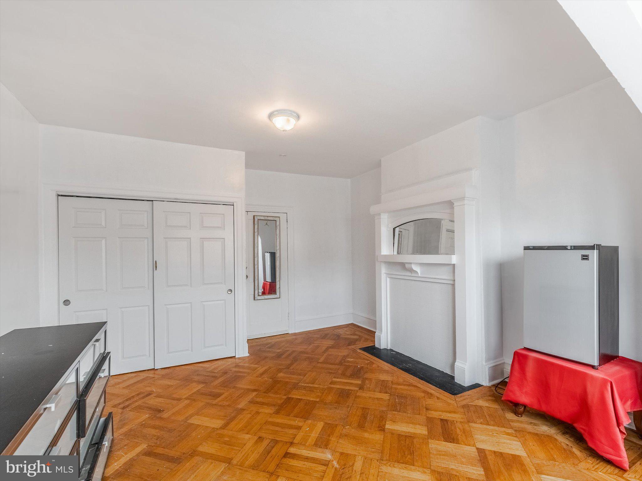 WALNUT HILL - Residential
