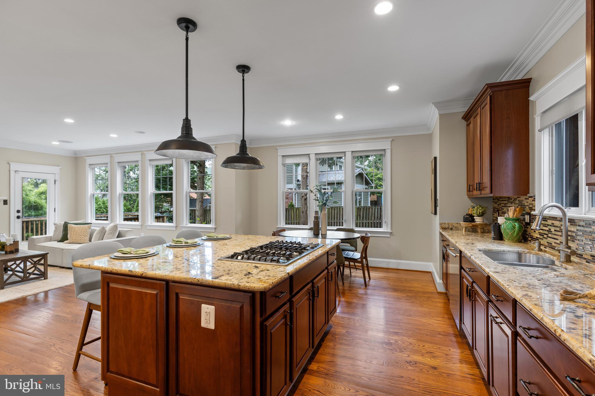 COUNTRY CLUB - Residential