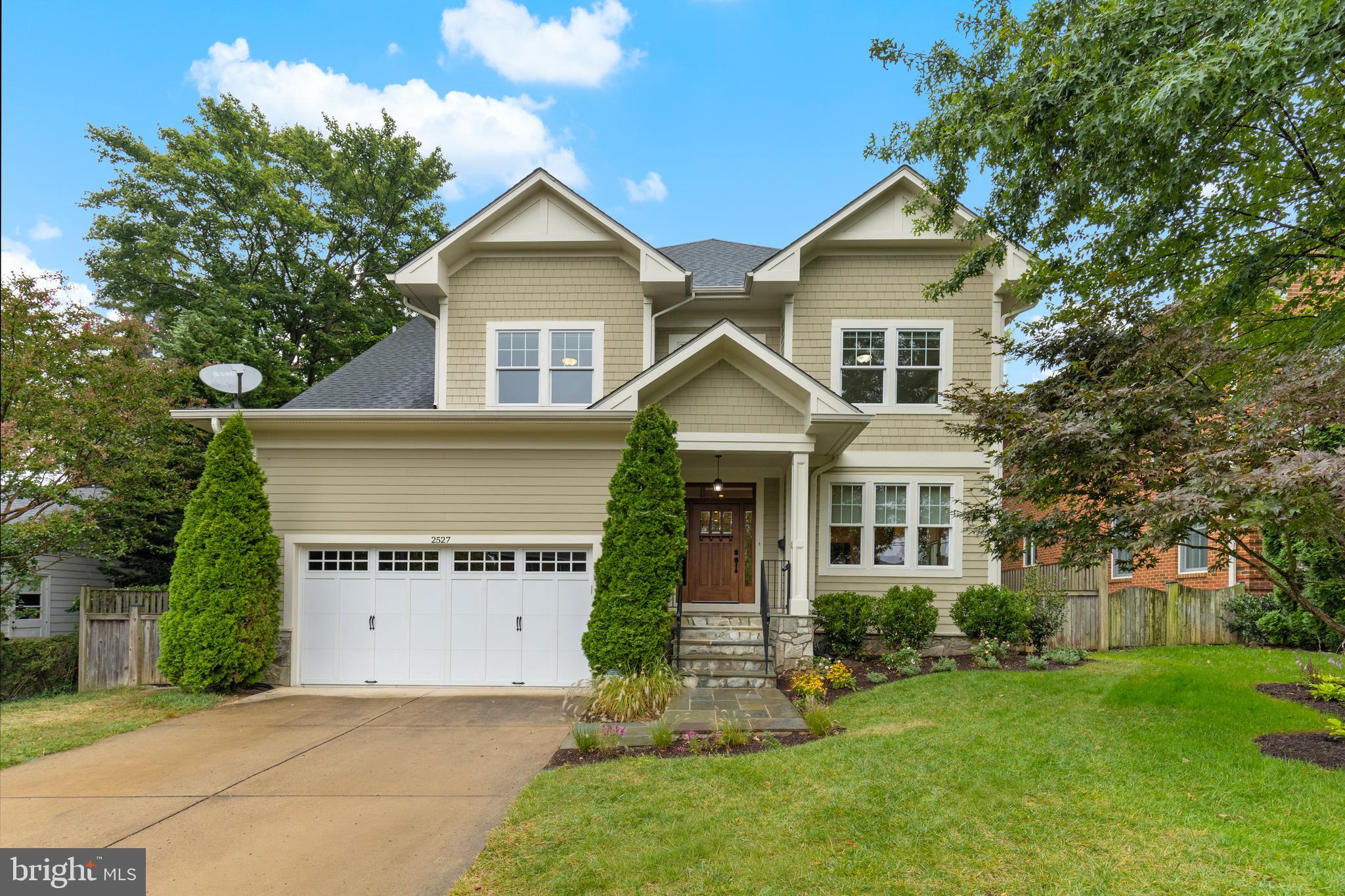 COUNTRY CLUB - Residential