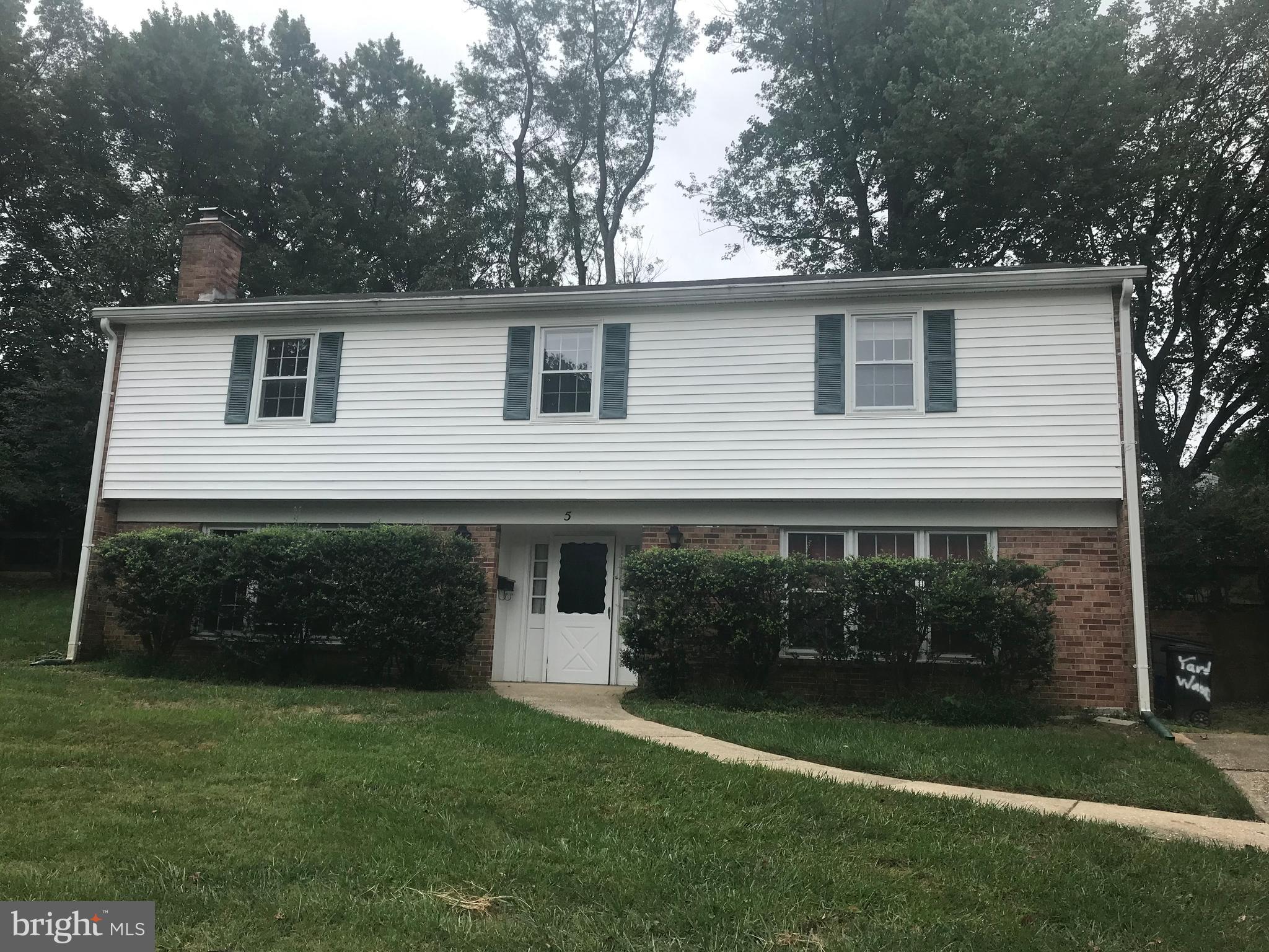 NO PETS !!!Need credit score is more than 700+.    LARGE house  ON QUIET CUL-DE-SAC. 4 BR'S & 3 FULL BATHS. REC ROOM WITH FIREPLACE.