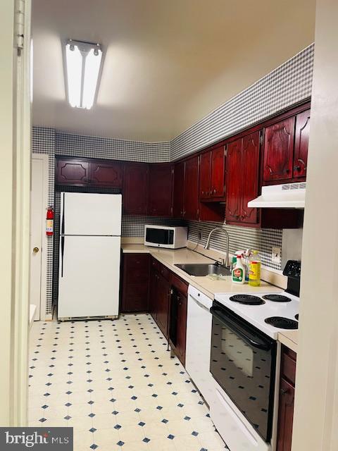 WOODLEY GARDENS - Residential Lease
