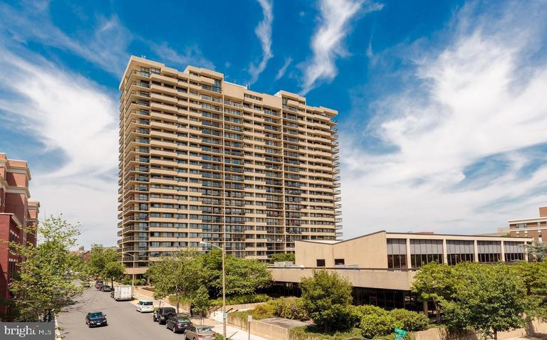 This 1298 sq. ft. 2 bedroom, 2 bath condo  is the largest and is located in the sought after luxury condo building Alexandria House. The 81 ft. private balcony provides outdoor living. Walk 2 blocks to the river, 3 parks to a child's playground , a gym, spa.and many fine restaurants.   Only 6 blocks to the vibrant lower King Street.  This commuter's ideal home is 2 stop lights to DC, a 10 minute drive to Reagan National airport and short walk to the metro.   The Alexandria House has been home for many congressmen,/women,  generals and notable area businessmen and women.   Assigned garage parking  and storage convey.  A new roof top pool and sundeck plus an all purpose party/meeting room.  Social events abound for your choice of enjoyment plus many clubs.  The 24/7 front desk and concierge is at your service.  You must visit to experience this warm inviting vertical community waiting to call your home.