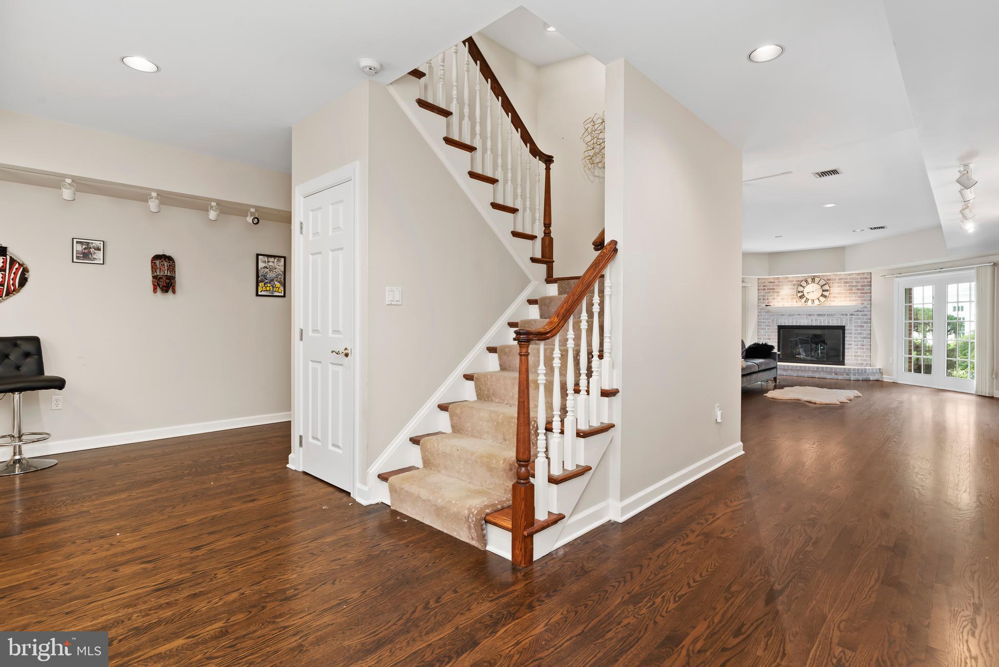 WHITE OAKS - Residential