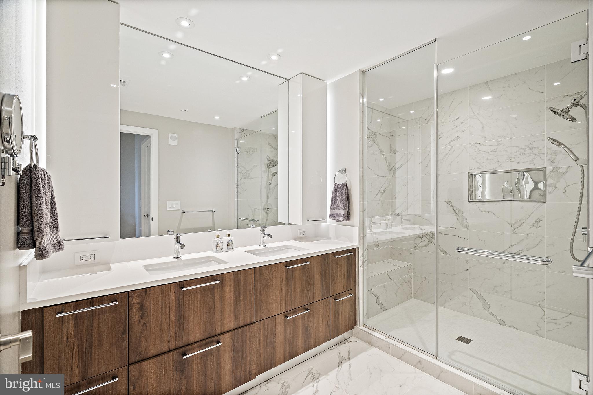 THE VERSE CONDO - Residential