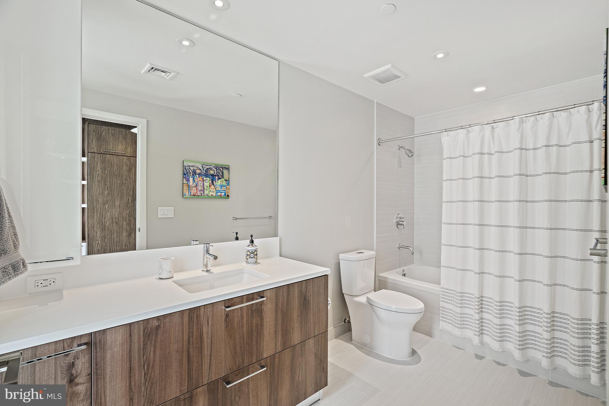 THE VERSE CONDO - Residential